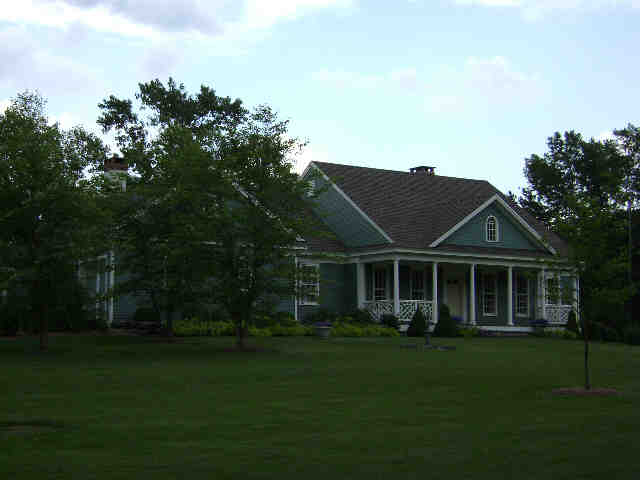 Building photograph for 210 CARMEL HILL RD N